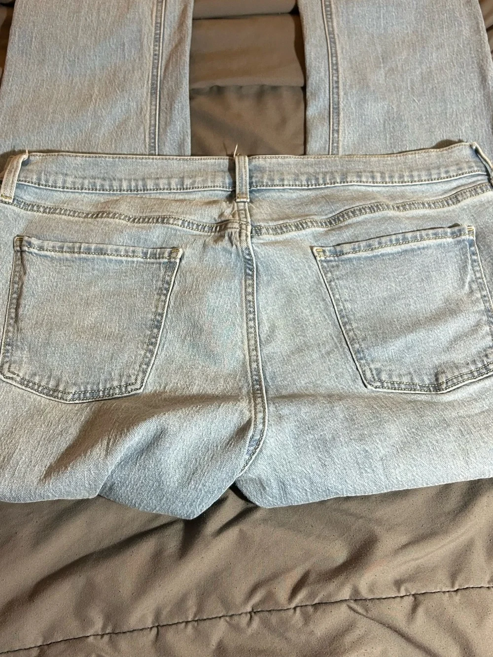 Old Navy Light Wash  WOW Boyfriend Jeans - Picture 4 of 8